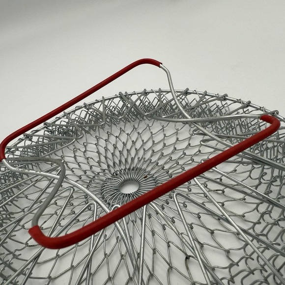Vintage Primitive Farmhouse Collapsible Wire Mesh Handled Egg Basket Fruit Red - Picture 4 of 6